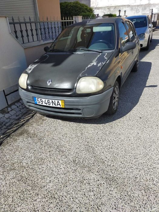 Carro em Bom Estado – Pronto a Circular