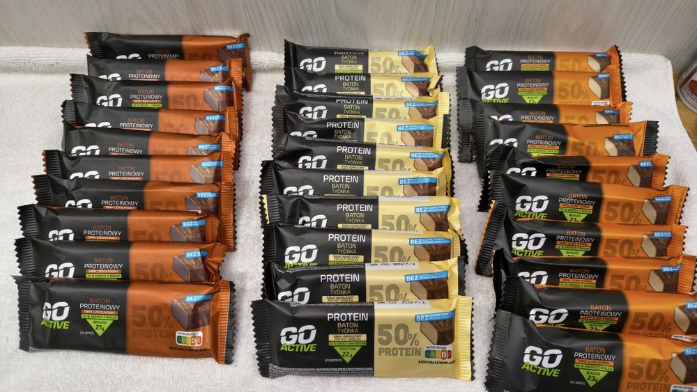 9A) 30 sztuk trzech smaków batonów proteinowych czekolada słony karmel i waniliowy GO ACITIVE 50% protein  cały Zestaw