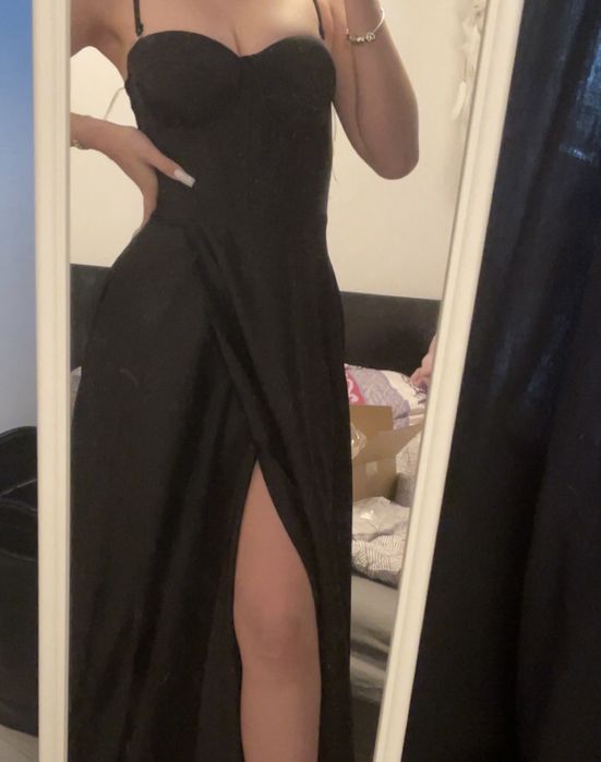 Sukienka czarna gorsetowa studniówka