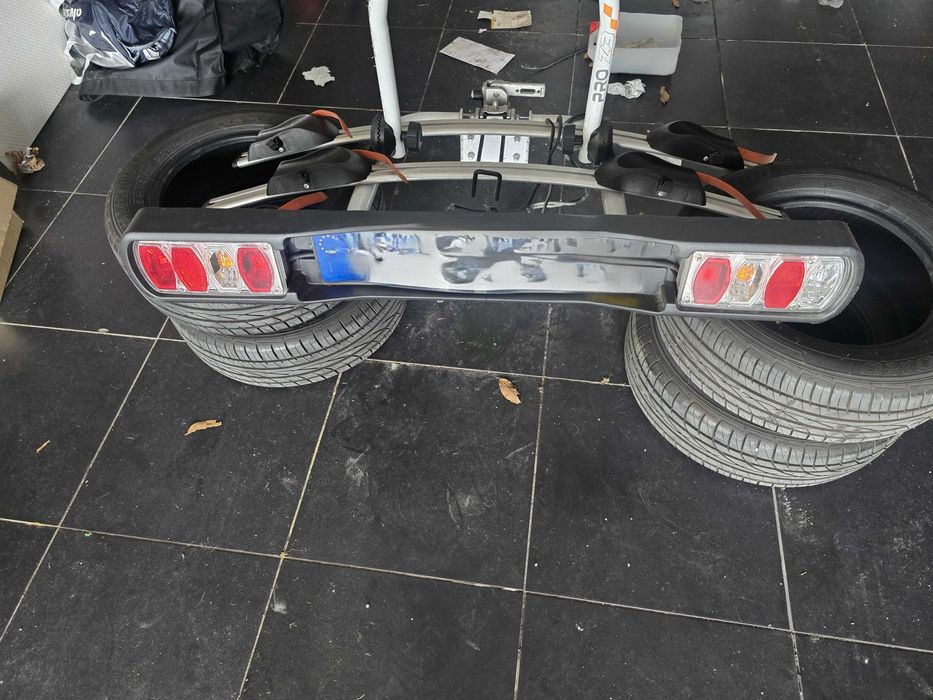 Vendo suporte para três Bicicletas para bola de Reboque