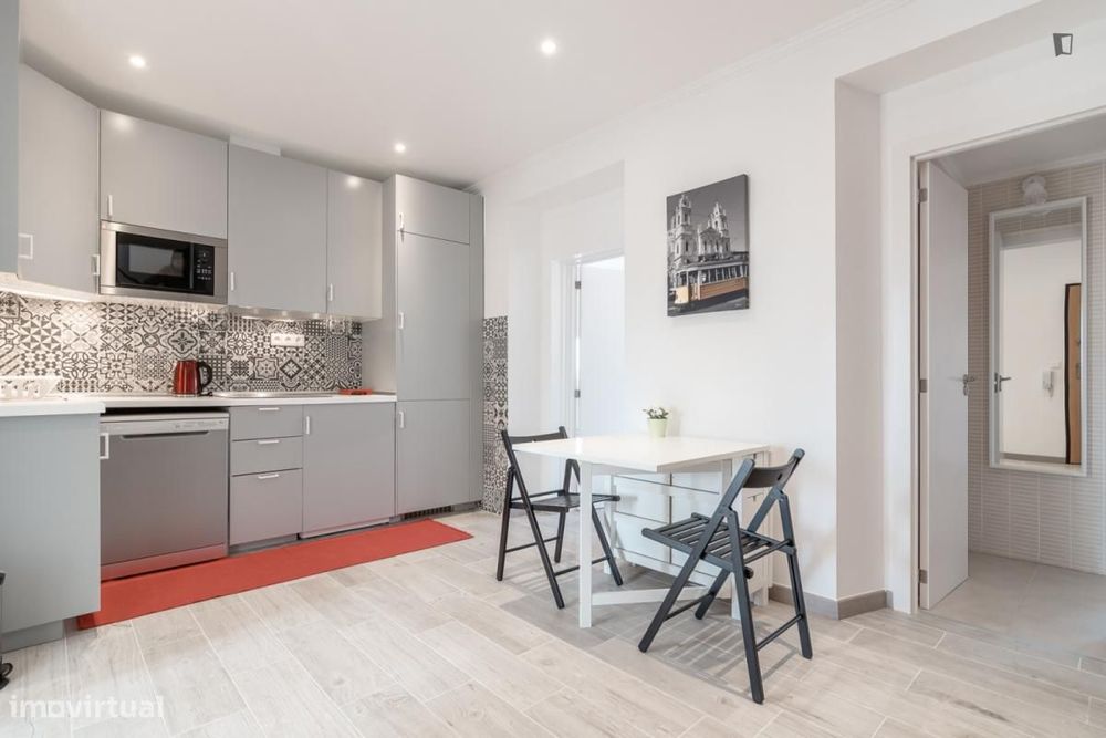 Quarto - localizado em Campolide Lisbon