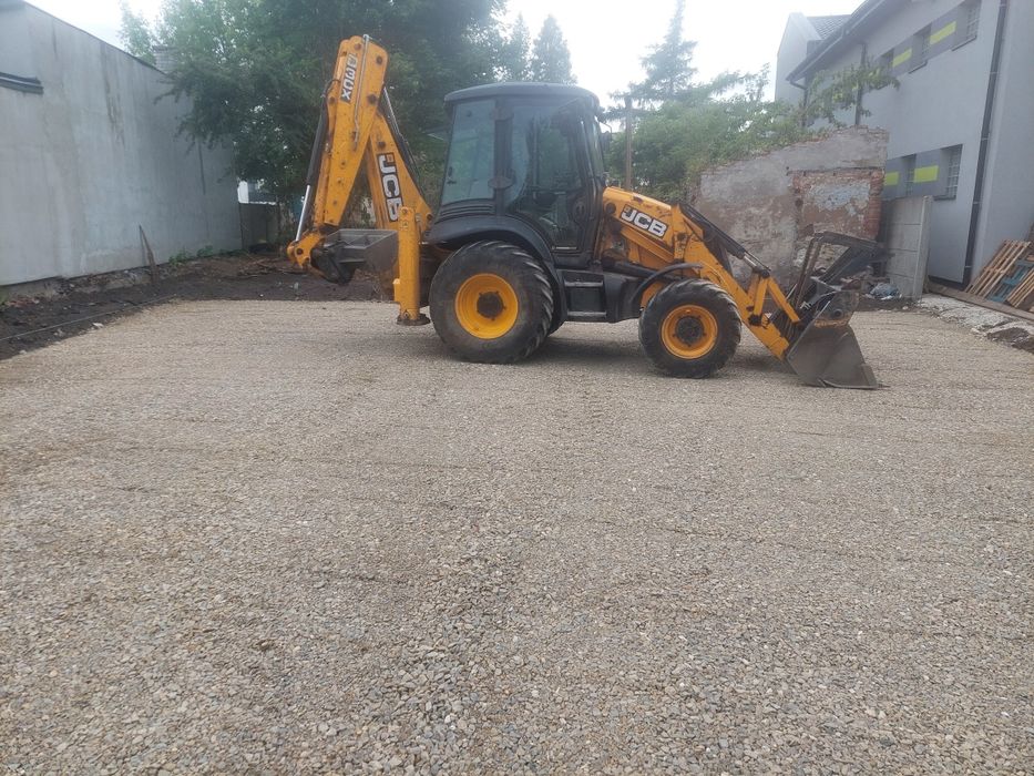 Utwardzanie terenu kruszywem/Usługi koparka