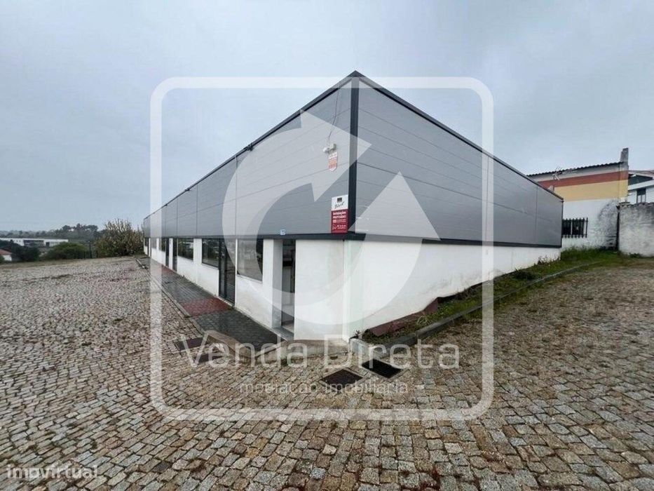 Prédio de Uso Misto com 4 Frações | Excelente Localização em Vila F... — Vila Franca Das Naves E Feital, Guarda