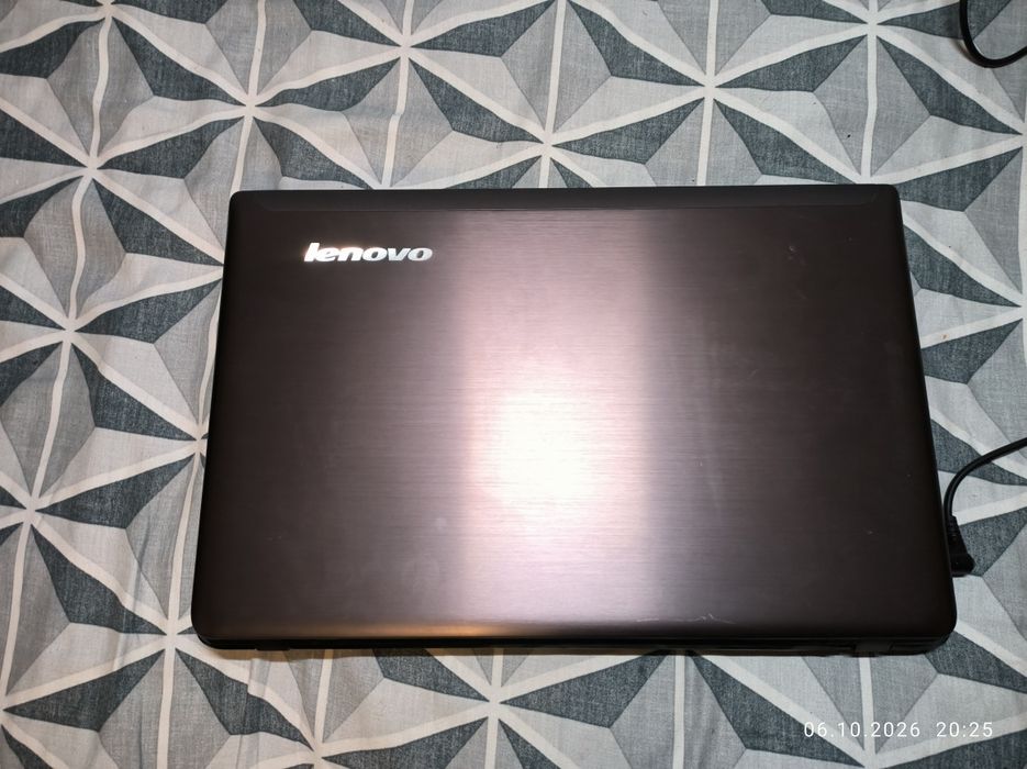 Lenovo IdeaPad 2570 — 15,6", Intel Core i3, 4 ГБ RAM + 2 мишки