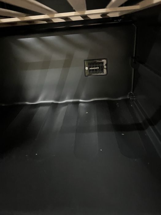 Cave de Vinhos Becken – Dupla Zona | ~46 Garrafas | Excelente Estado