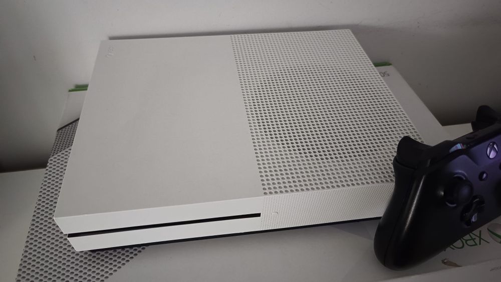 Konsola Xbox one 1 tb  z padem i grmai