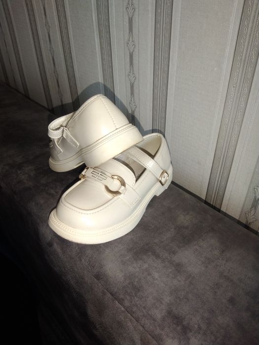 Лофери на дівчинку 30 розмір ідеал.