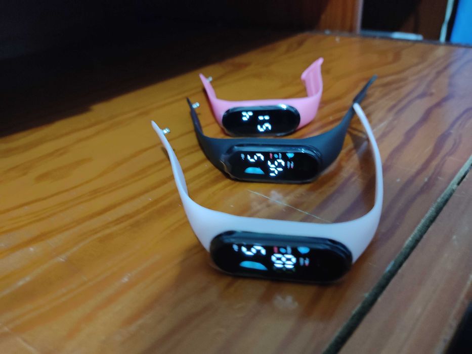Relógios Digitais, Várias cores de braceletes - Aceito Trocas