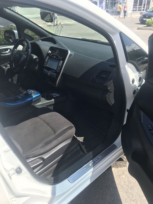 Продам Nissan Leaf