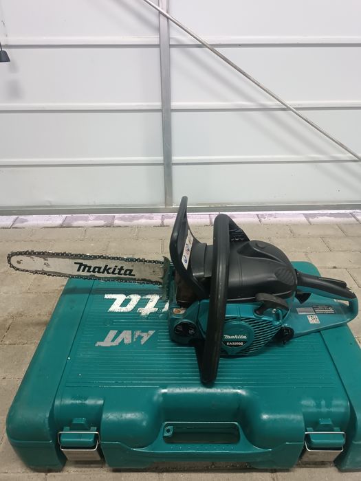 Piła łańcuchowa spalinowa Makita na wynajem