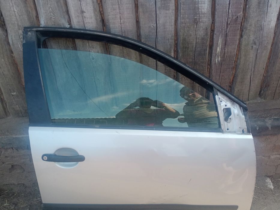 Права передня дверця від WV Polo 2006