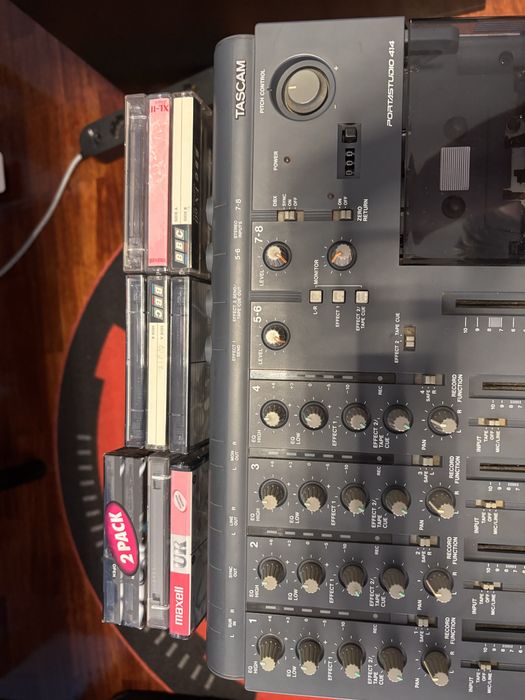 Gravador TASCAM  414 com cassetes