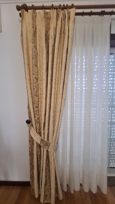 Cortinas e reposteiro424780174396631042