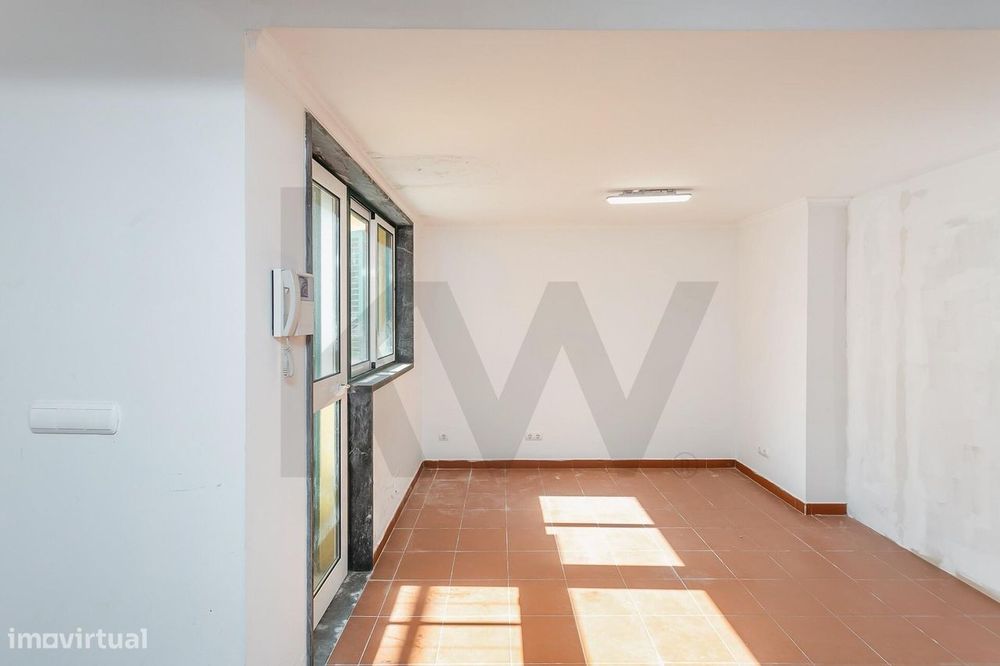 Moradia T4+2 com Jardim e Piscina para Arrendamento, junto ao Oeiras G