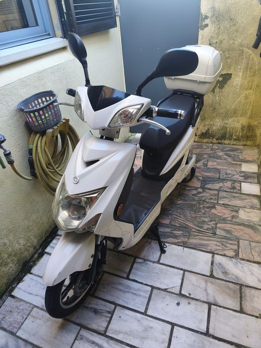 Scooter eléctrica