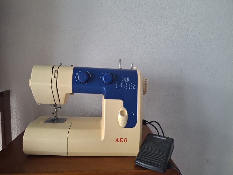 Maquina de costura AEG