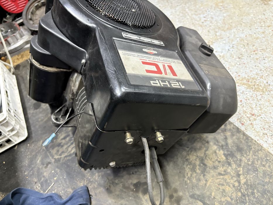 Silnik do Traktorka B&S 12hp.