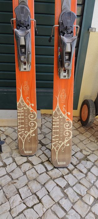 Skis Dynastar all mountain