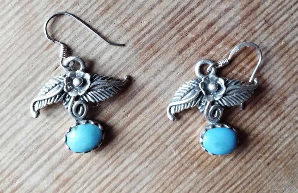 Brincos em prata de lei 925 com turquesa