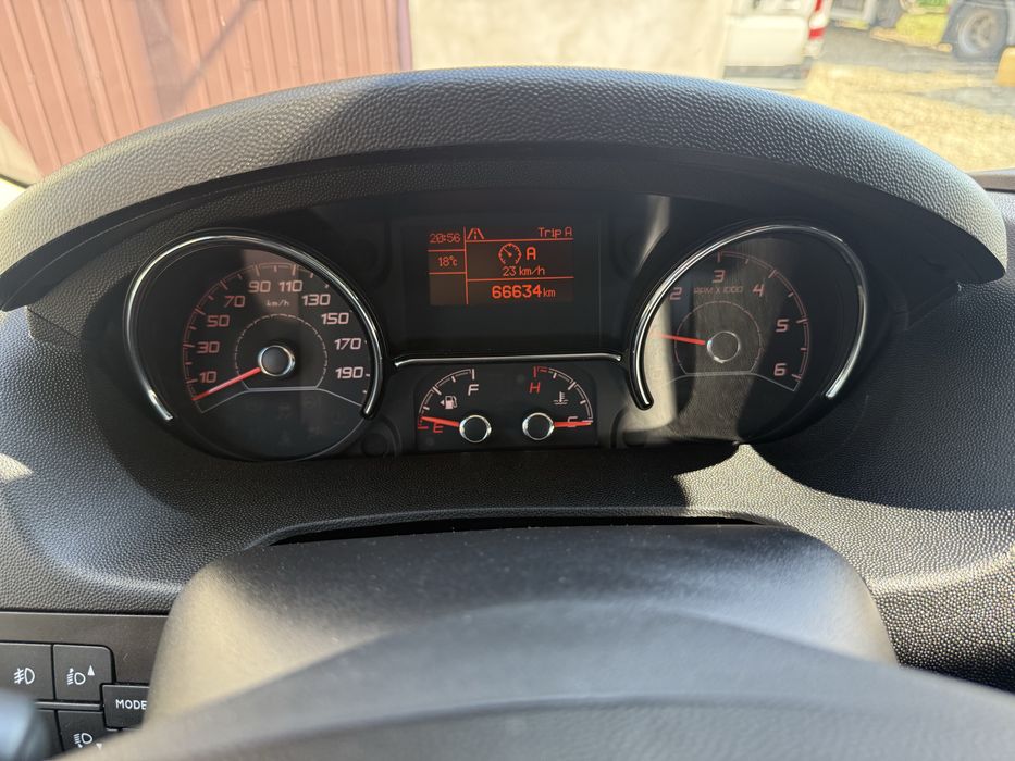 Peugeot Boxer 2023 пасажир 8+1