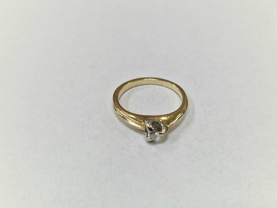 Złoty pierścionek damski/ 585/ 2.64 gram/ R11/ DIA 0.04 CT