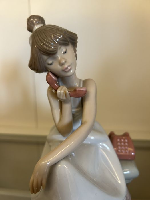 Lladró “Niña con teléfono - 5466”
