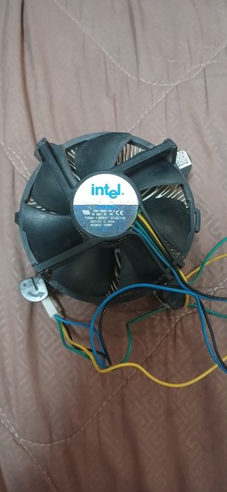 Кулер для ПК intel.