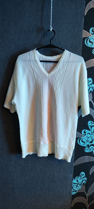 Sweterek biało różowy