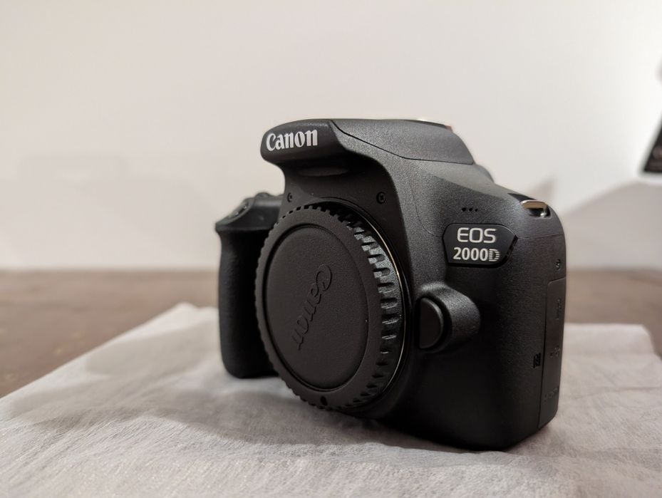 Canon EOS 2000D + 18-55mm e 75-300mm + Bolsa - Nova c/garantia