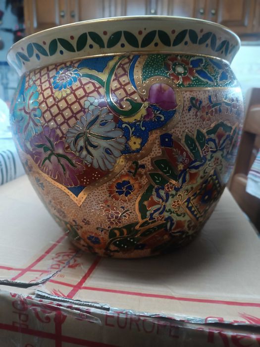 Vaso cachepot com pintura em relevo