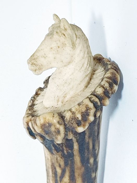 Invulgar antigo cabo de sobrinha/abre cartas... em chifre de veado