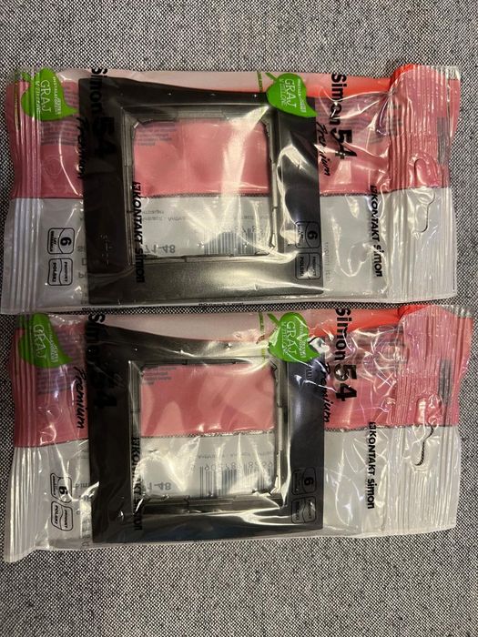 Zestaw ramek, przełączników, kontaktów Simon 54 antracyt