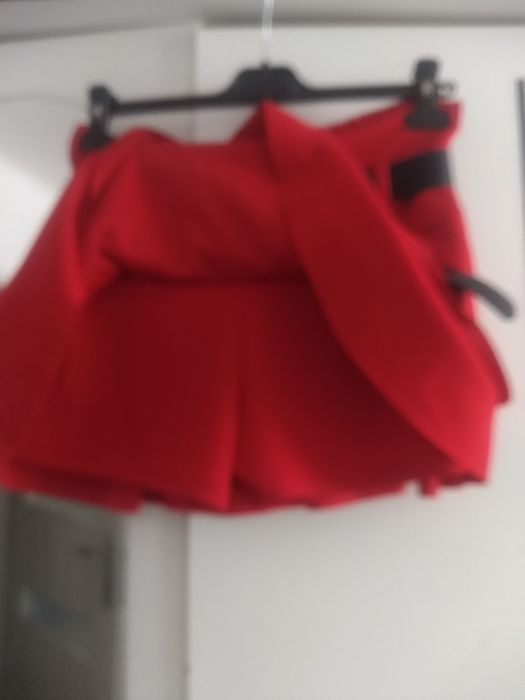 Nowe czerwone spódniczko spodenki