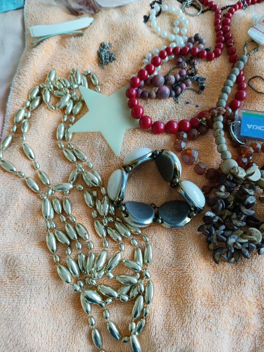 Korale,koraliki i inne drobne przedmioty