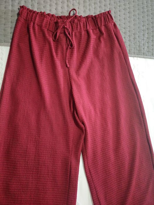 Calça pantalona.