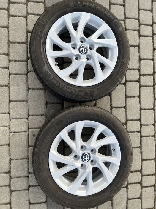 Alufelgi 5x114,3 16 cali Toyota Auris Avensis Corolla opony 205/55/16