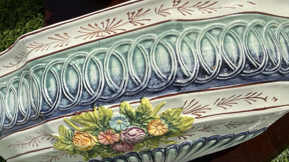 Fonte decorativa  antiga pintada a mão
