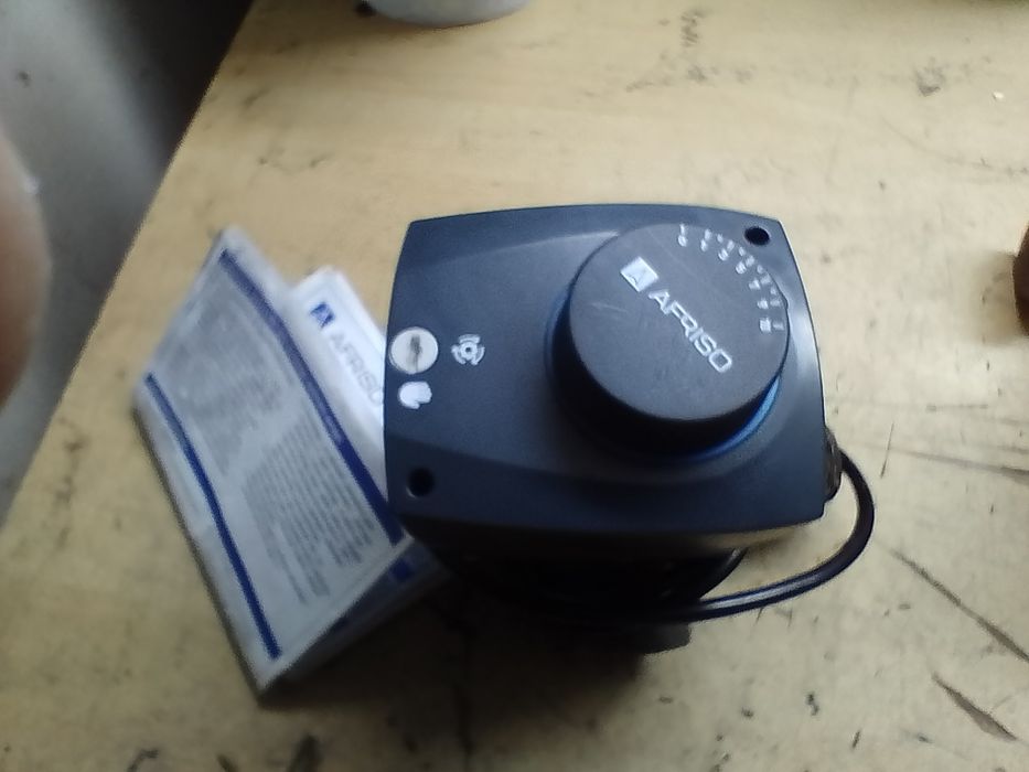 Siłownik razem z zaworem czterodrożnym Afriso