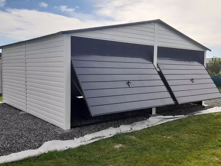 Blaszak dwustanowiskowy 6x5 m - Dach dwuspadowy, Brama uchylna, Szara
