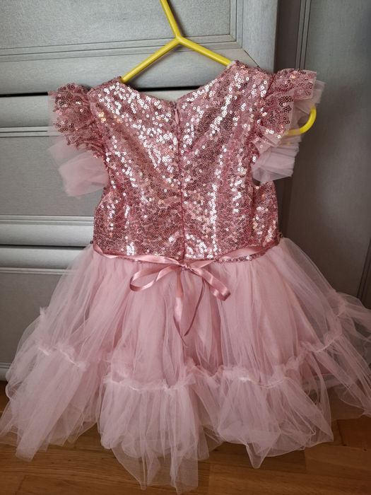 Нарядне, пишне плаття, сукня з фатіном 2-3 рочки