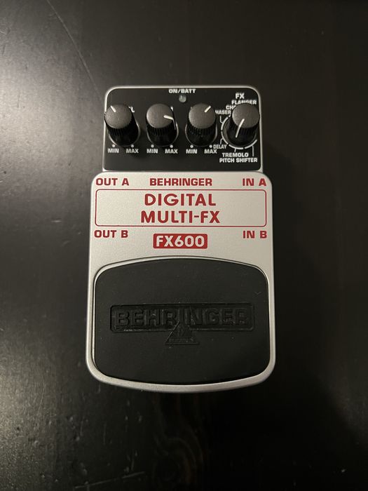 Pedal de efeito Behringer FX600