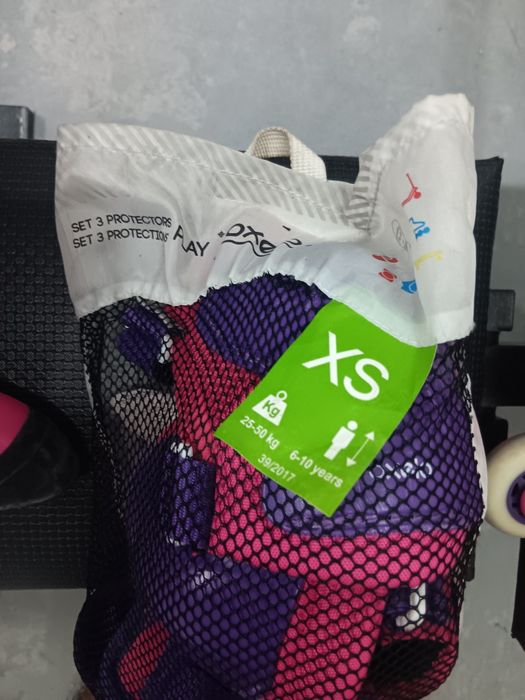 Patins em linha da decatlhon de menina com proteções