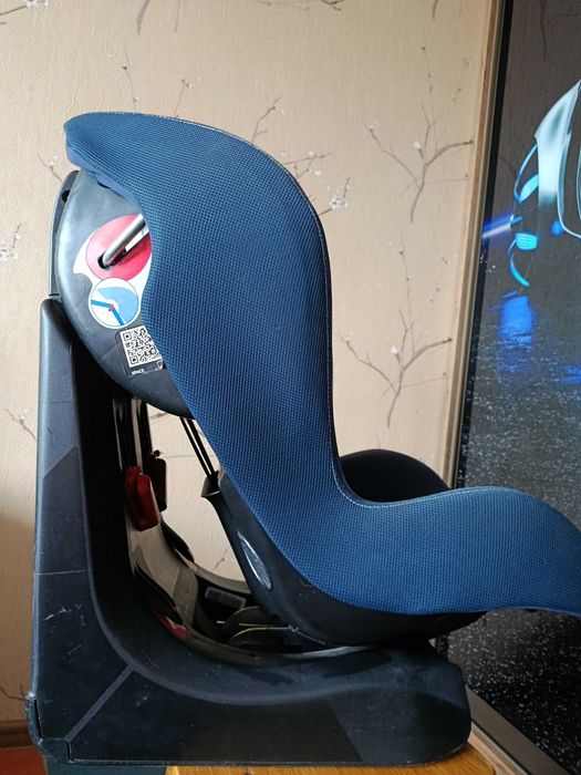Продам  бу дитяче автокрісло Chicco Xpace Isofix