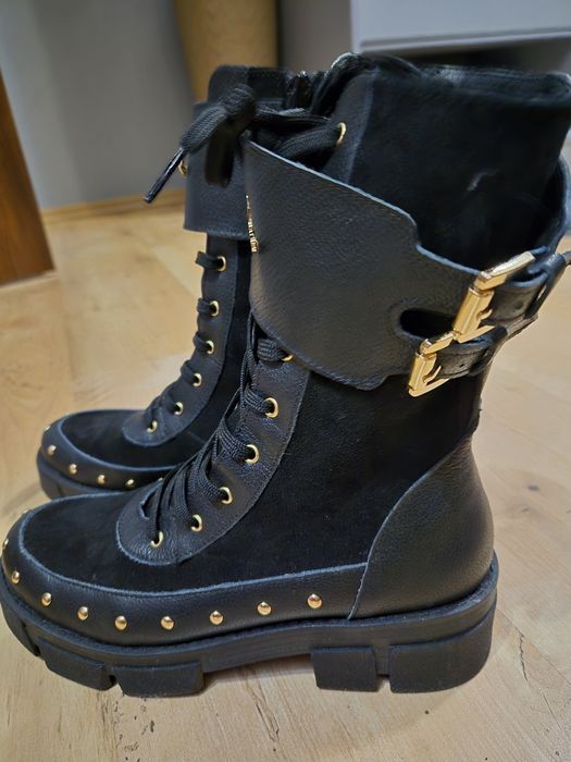 Czarne cudne traperki