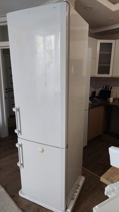 Продам холодильник Liebherr