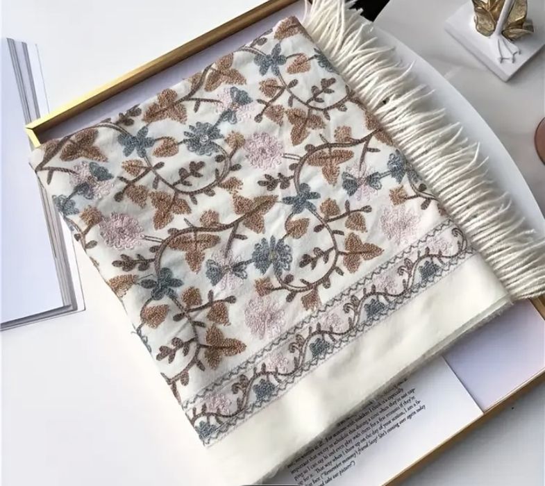 Вишитий шарф палантин. Різні кольори