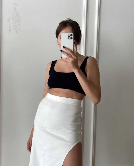 Спідниця міді з розрізом біло-молочна