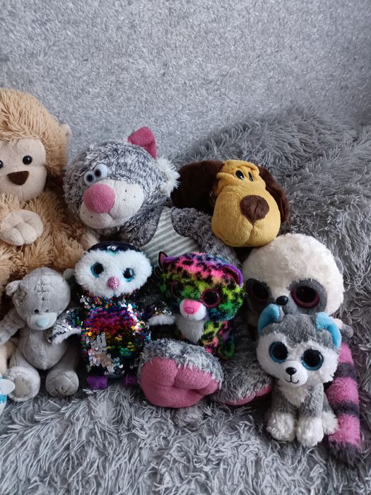 Різні м'які іграшки