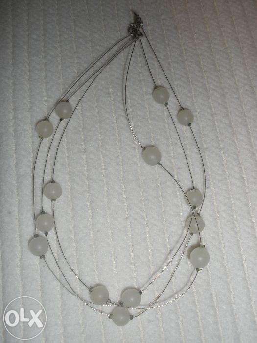 Fios: bolinhas azuis e prateado com bolinhas brancas