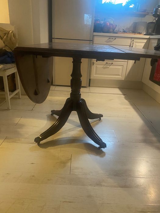 Drewniany rozkładany stół